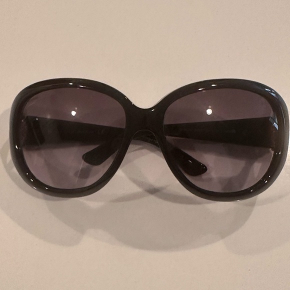 GUCCI Horsebit Black and Gold Sunglasses - Picture 5 of 8